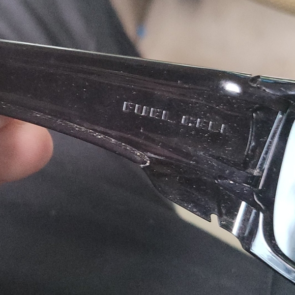 OAKLEY FUEL CELL SUNGLASSES - Picture 3 of 7